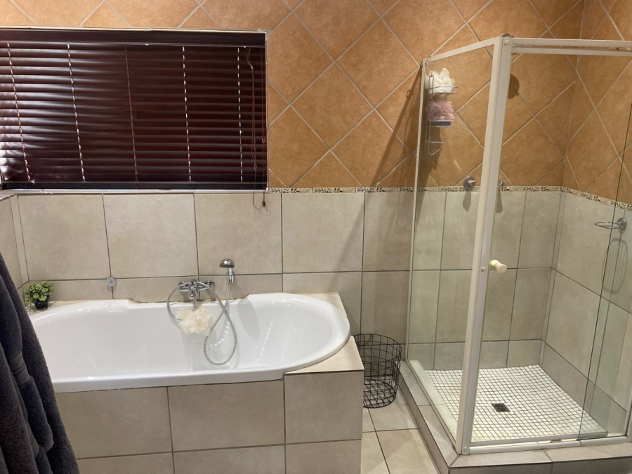 To Let 4 Bedroom Property for Rent in Birdwood Estate North West